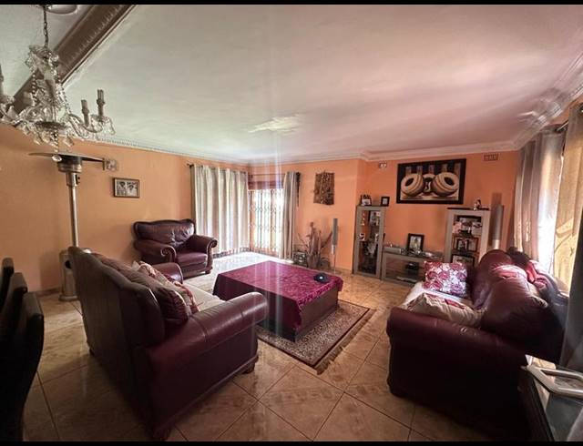 5 BEDROOM HOUSE FOR SALE IN DAWN PARK EXT